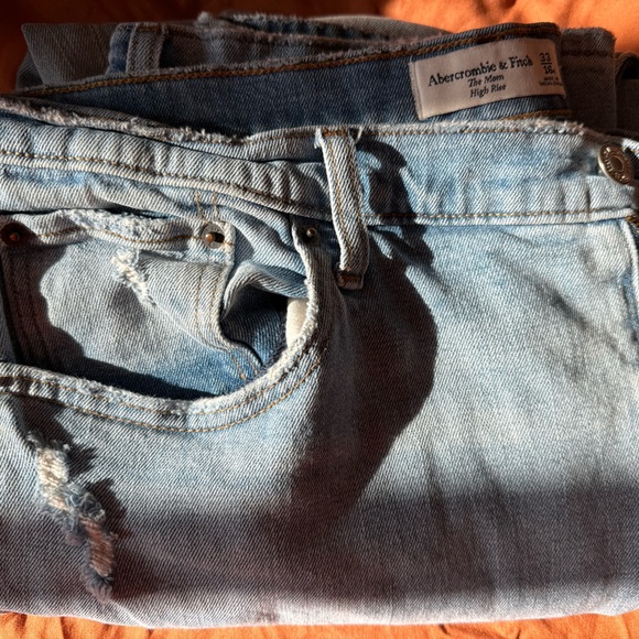 Abercrombie & Fitch Jeans Womens 33 The Mom High Rise Light Wash DistressedDenim - Picture 5 of 9